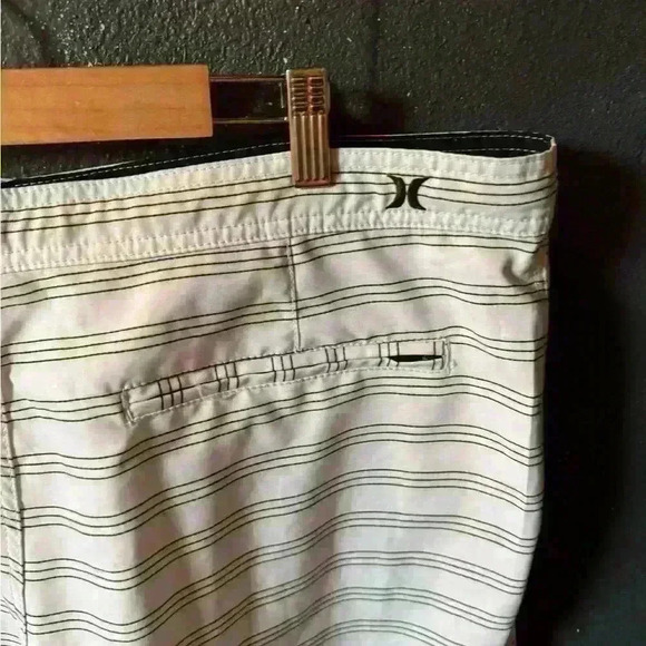 Men’s Hurley White with Black stripes Board Shorts XXL - Picture 5 of 5
